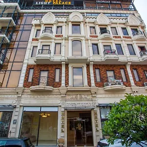 מלון Light Palace, באטומי